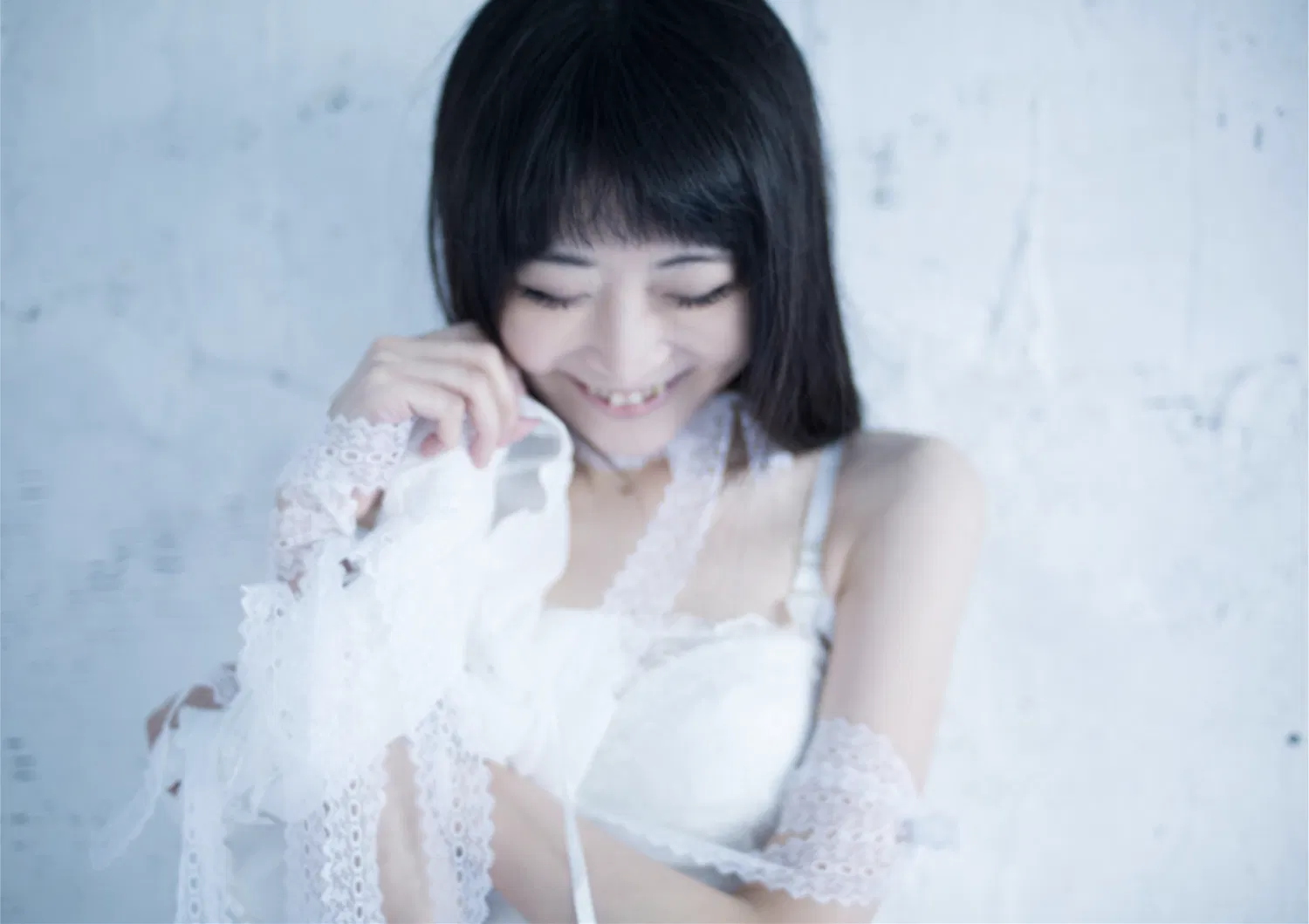 [Photobook] 七菜乃写真集『White』