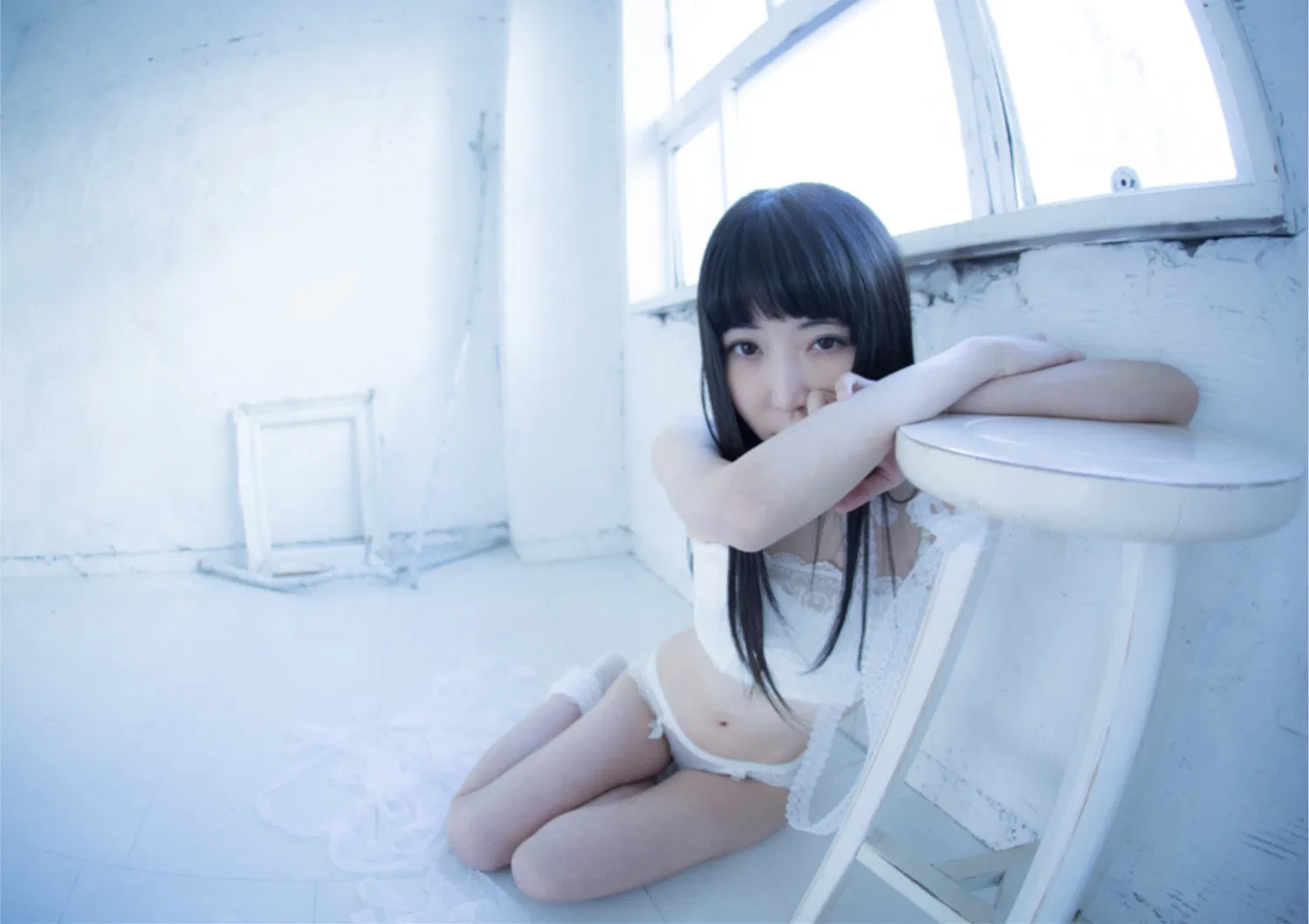 [Photobook] 七菜乃写真集『White』