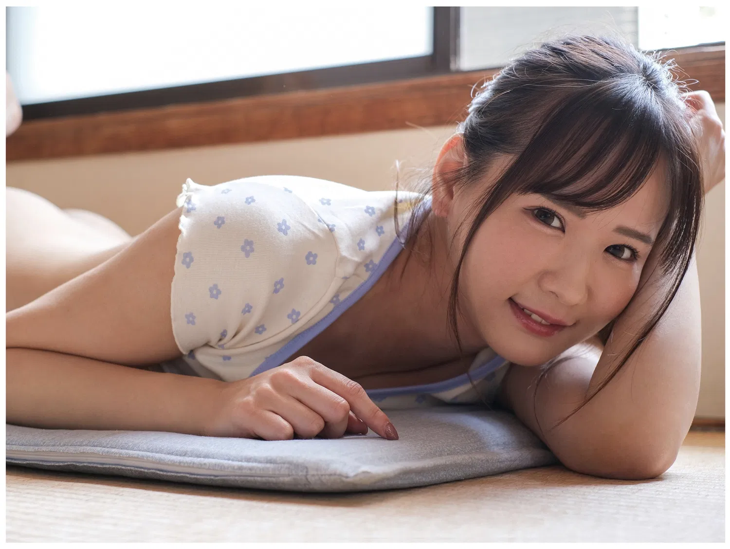 [Photobook] 広瀬なるみ ヌード写真集『風に包まれて』
