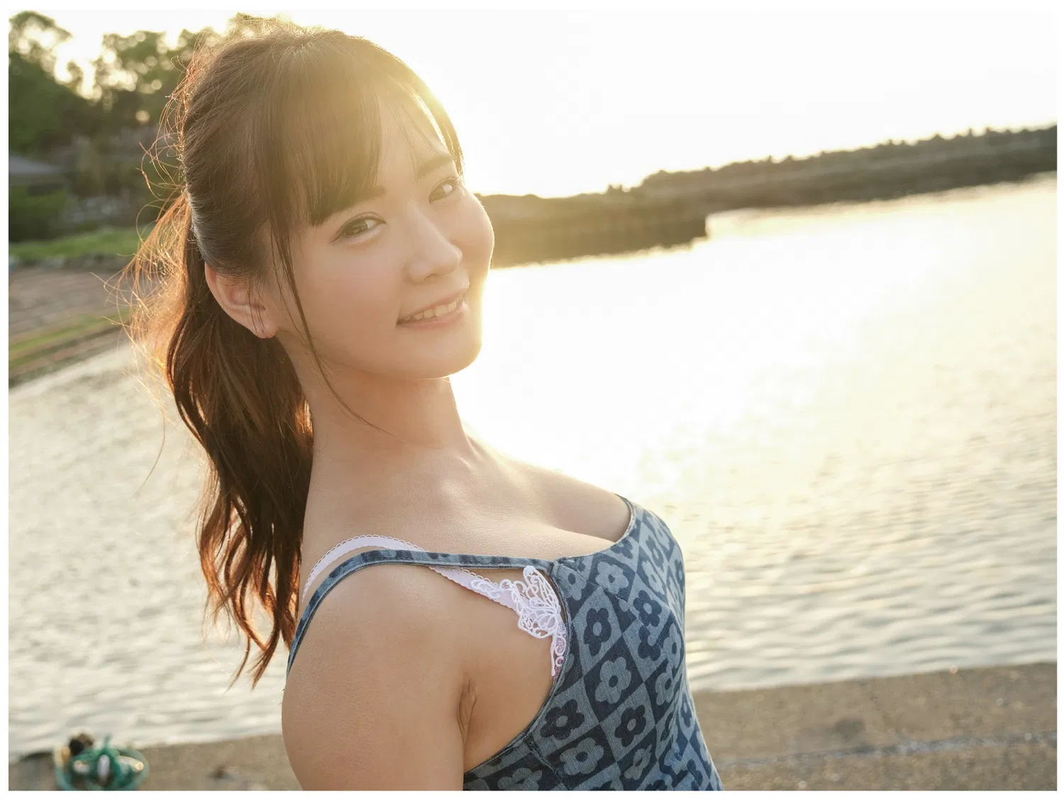 [Photobook] 広瀬なるみ ヌード写真集『風に包まれて』