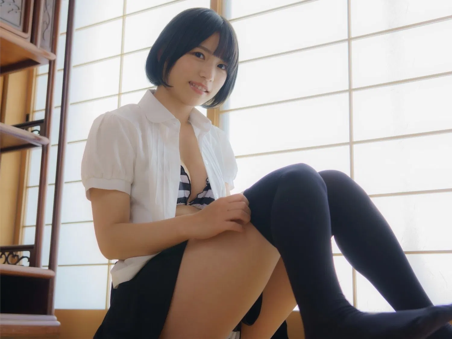 [Photobook] 村上りいな フェティッシュ写真集『ニーハイソックスになりたくて』(エンタメ娯楽ちゃんねる)