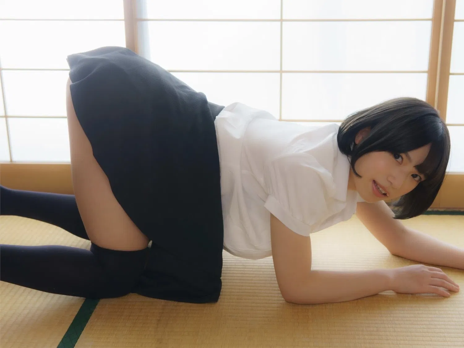 [Photobook] 村上りいな フェティッシュ写真集『ニーハイソックスになりたくて』(エンタメ娯楽ちゃんねる)