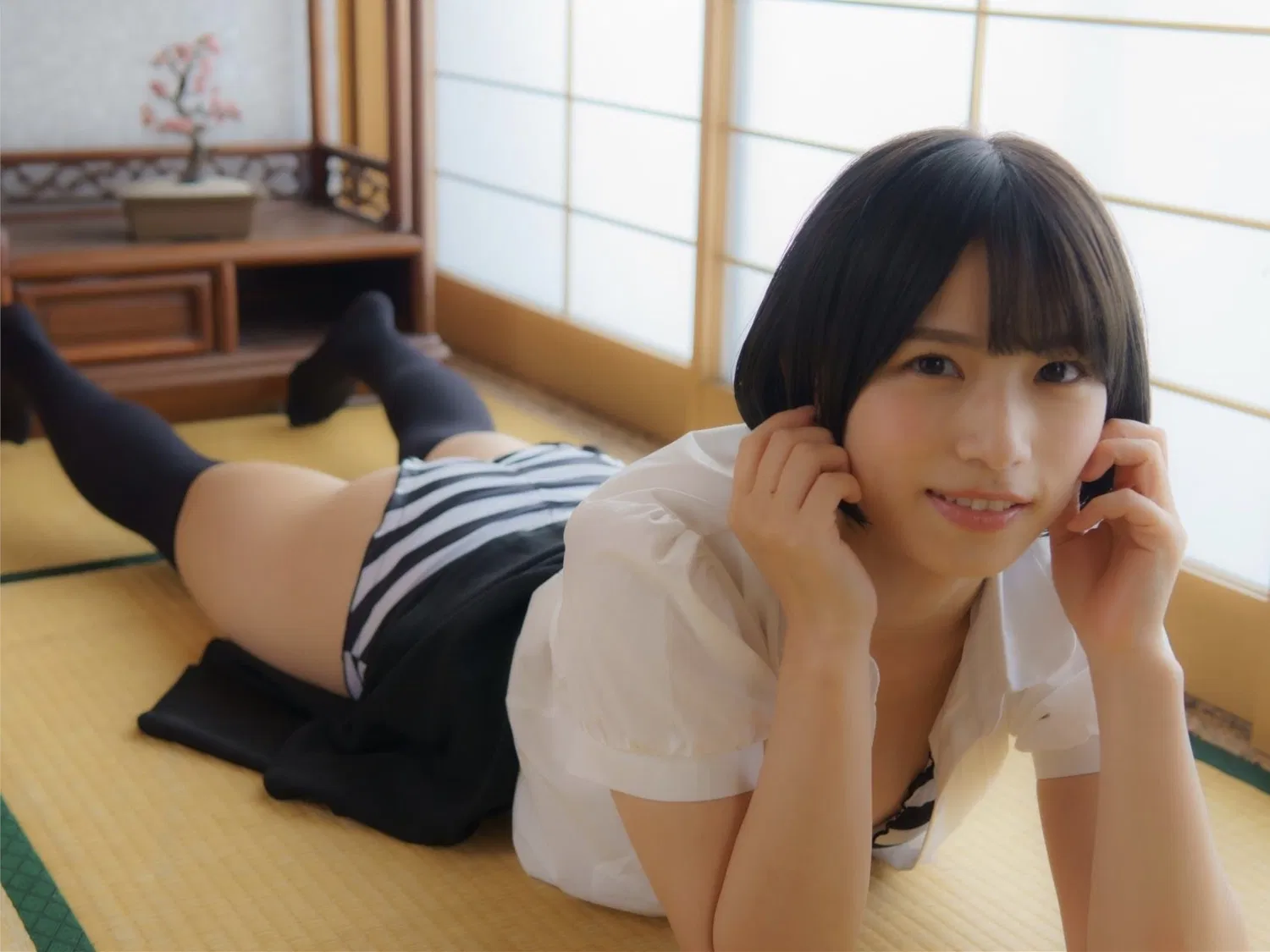 [Photobook] 村上りいな フェティッシュ写真集『ニーハイソックスになりたくて』(エンタメ娯楽ちゃんねる)