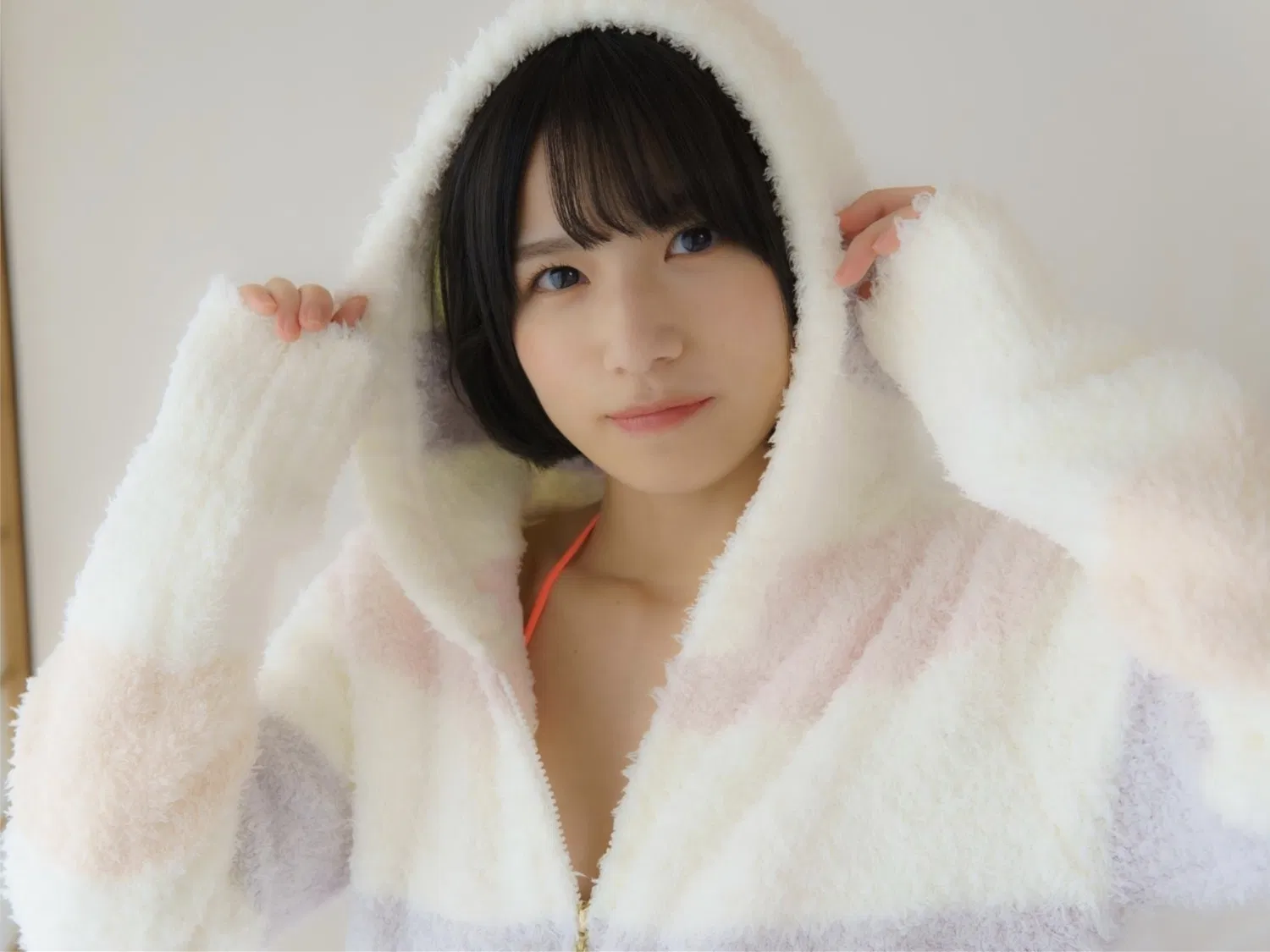 [Photobook] 村上りいな フェティッシュ写真集『ニーハイソックスになりたくて』(エンタメ娯楽ちゃんねる)