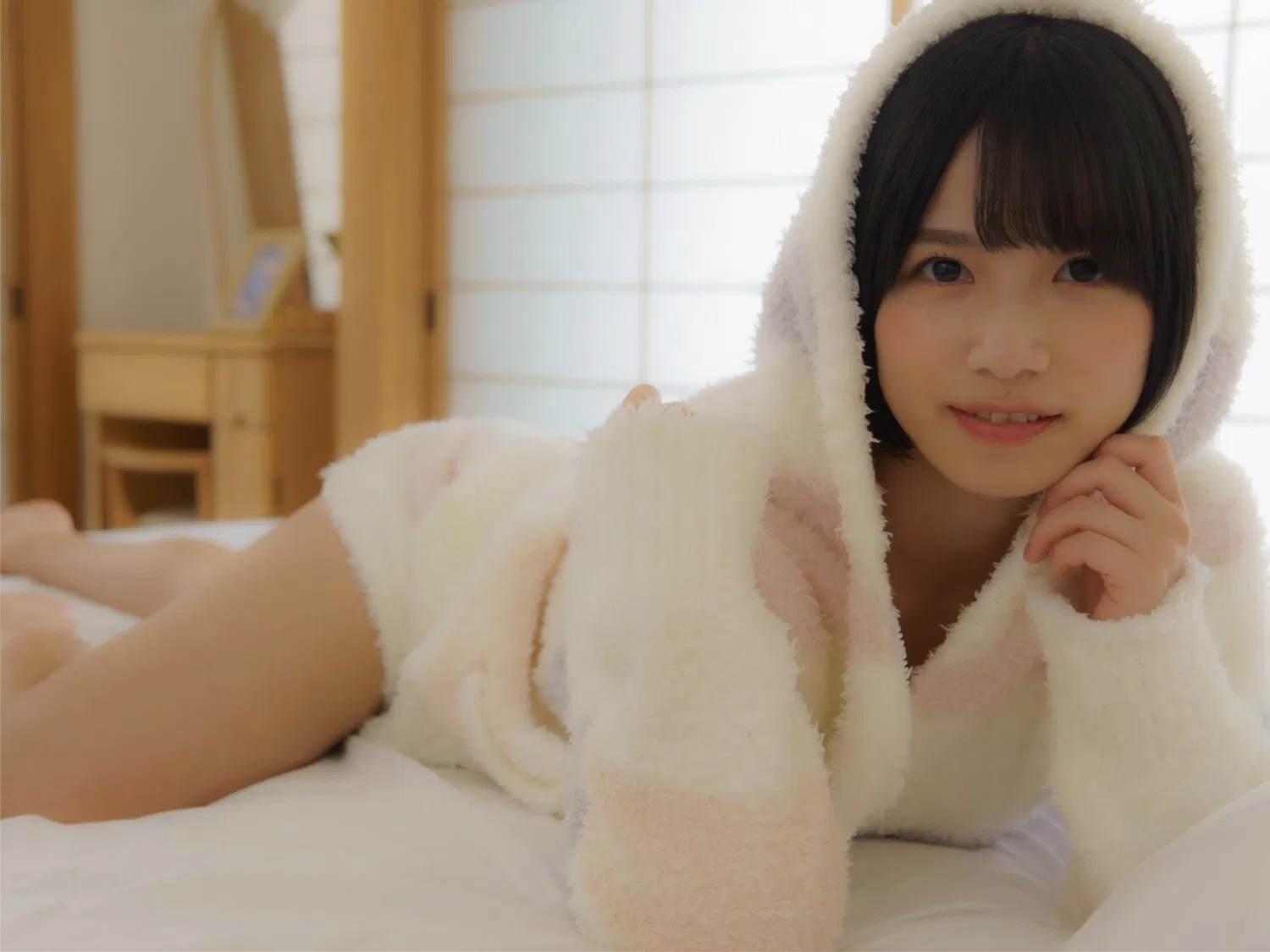 [Photobook] 村上りいな フェティッシュ写真集『ニーハイソックスになりたくて』(エンタメ娯楽ちゃんねる)