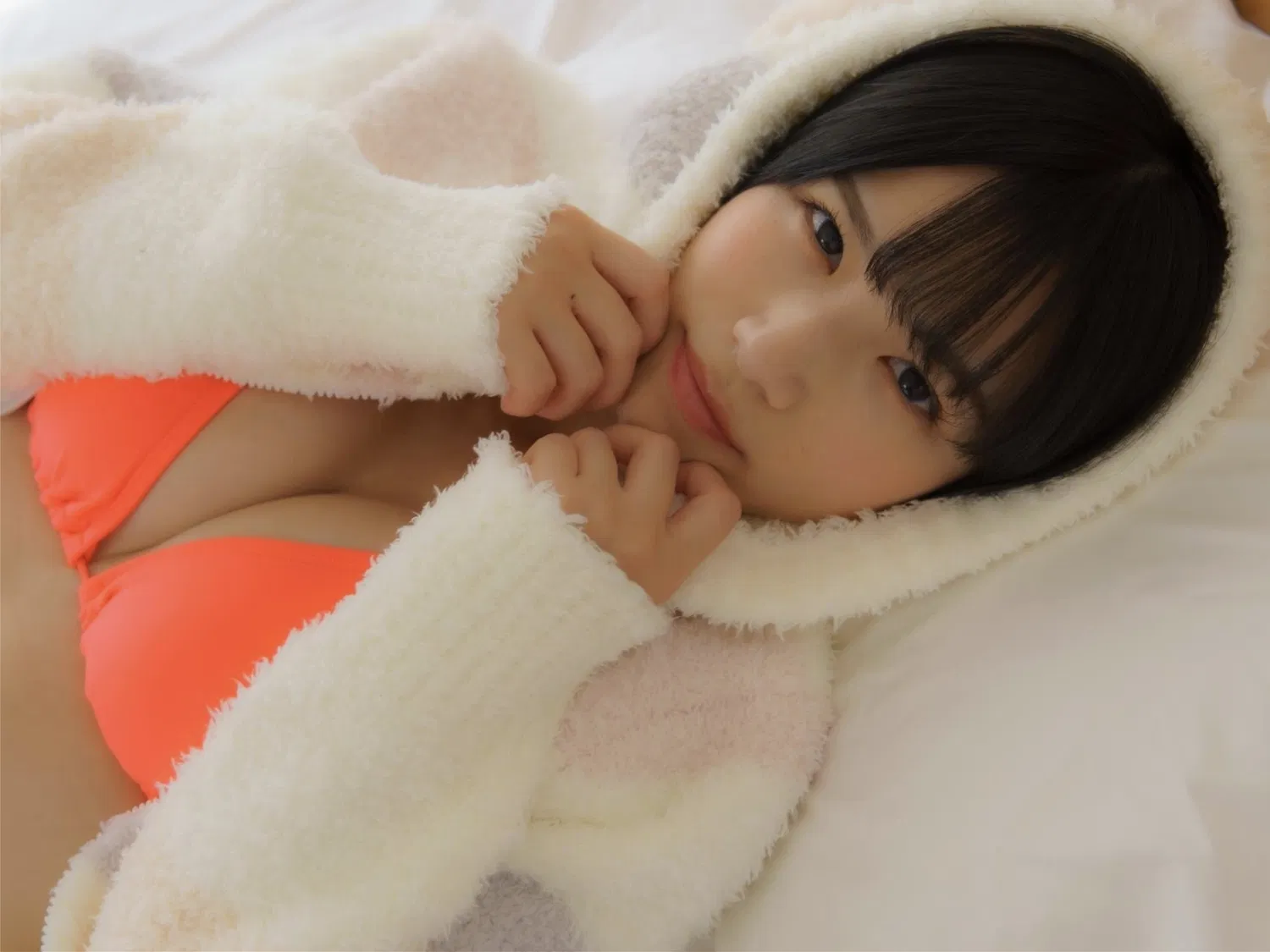 [Photobook] 村上りいな フェティッシュ写真集『ニーハイソックスになりたくて』(エンタメ娯楽ちゃんねる)