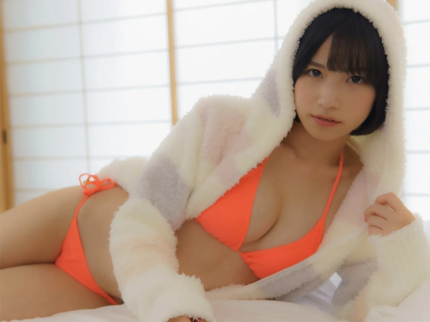 [Photobook] 村上りいな フェティッシュ写真集『ニーハイソックスになりたくて』(エンタメ娯楽ちゃんねる)