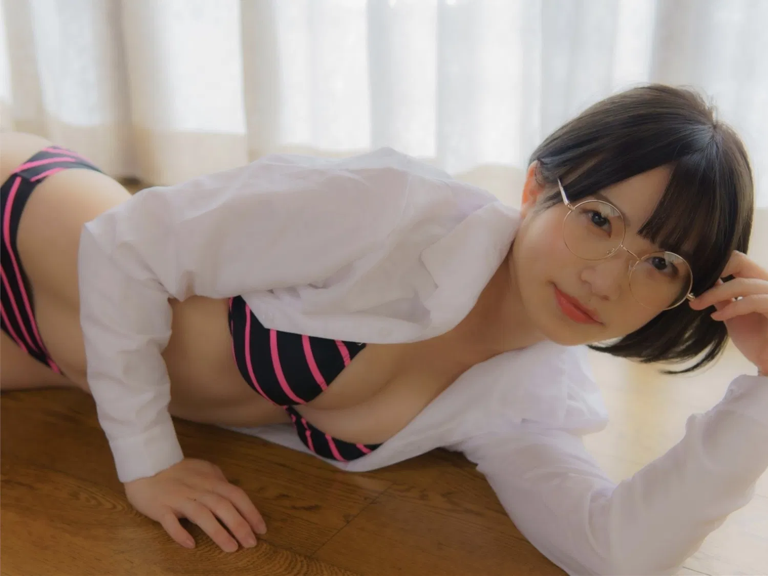 [Photobook] 村上りいな フェティッシュ写真集『ニーハイソックスになりたくて』(エンタメ娯楽ちゃんねる)