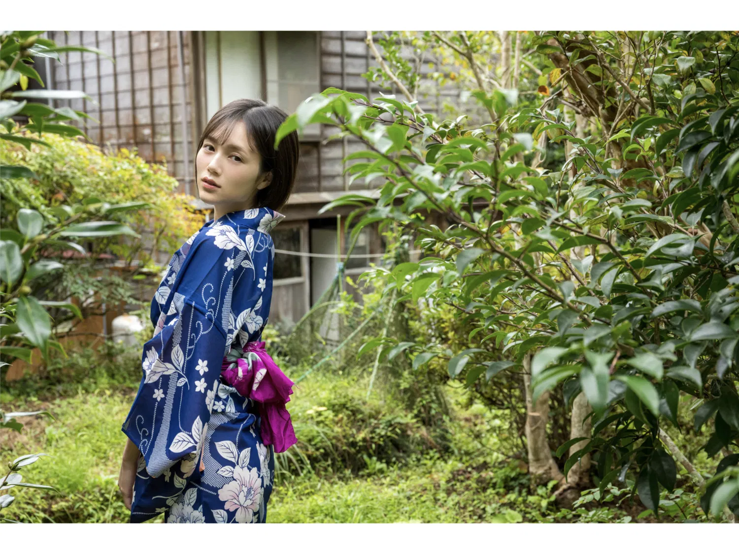 [Photobook] 涼森れむ グラビア写真集『優艶 Romantic』