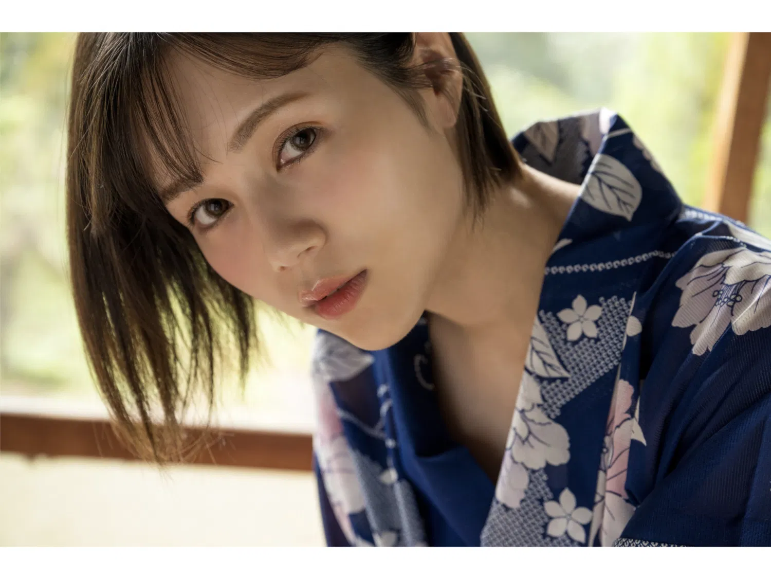 [Photobook] 涼森れむ グラビア写真集『優艶 Romantic』