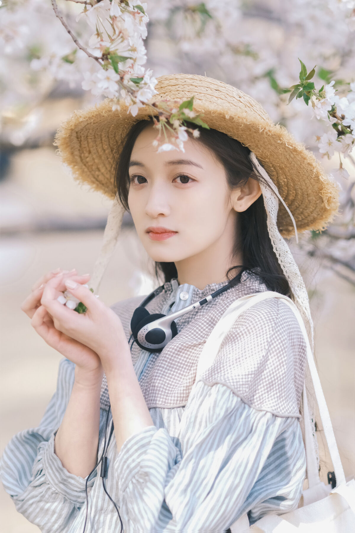 YiTuYu艺图语 Vol.8867 Tong