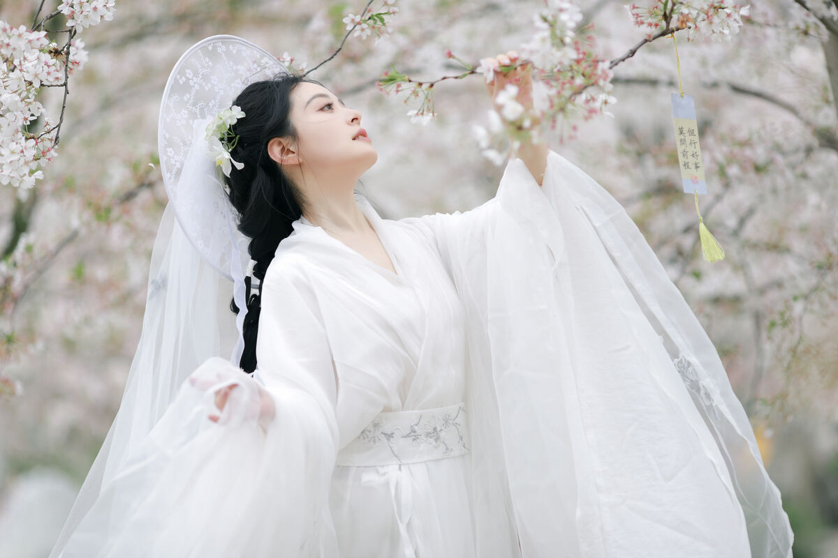 YiTuYu艺图语 Vol.8880 Sui Sui Ru Yi