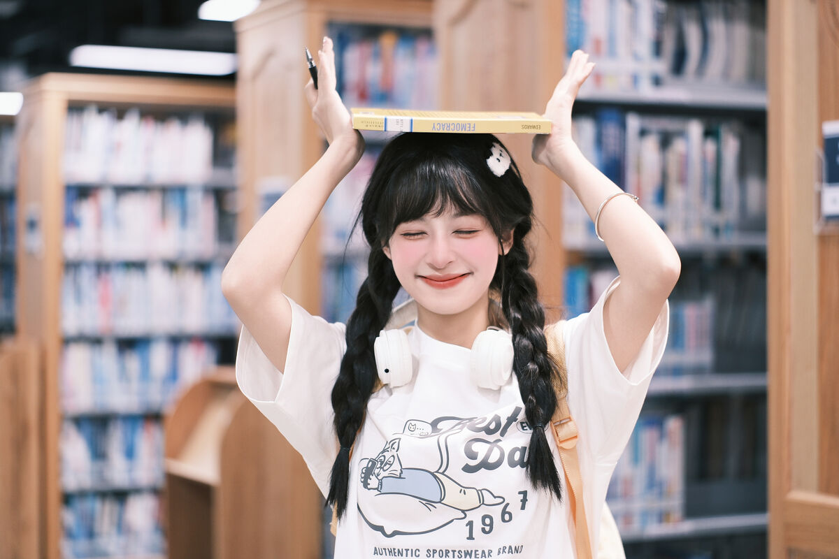 YiTuYu艺图语 Vol.8898 Xia Yu Xiao Nian