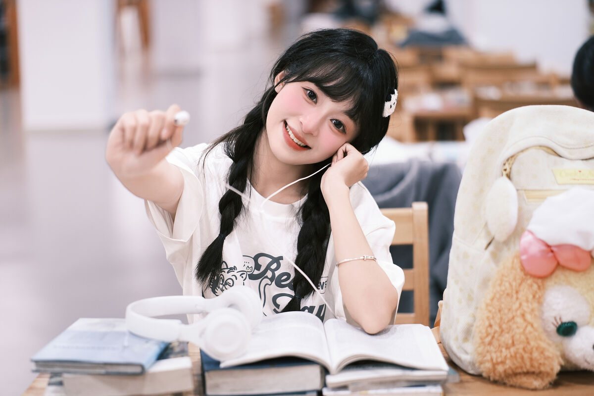 YiTuYu艺图语 Vol.8898 Xia Yu Xiao Nian