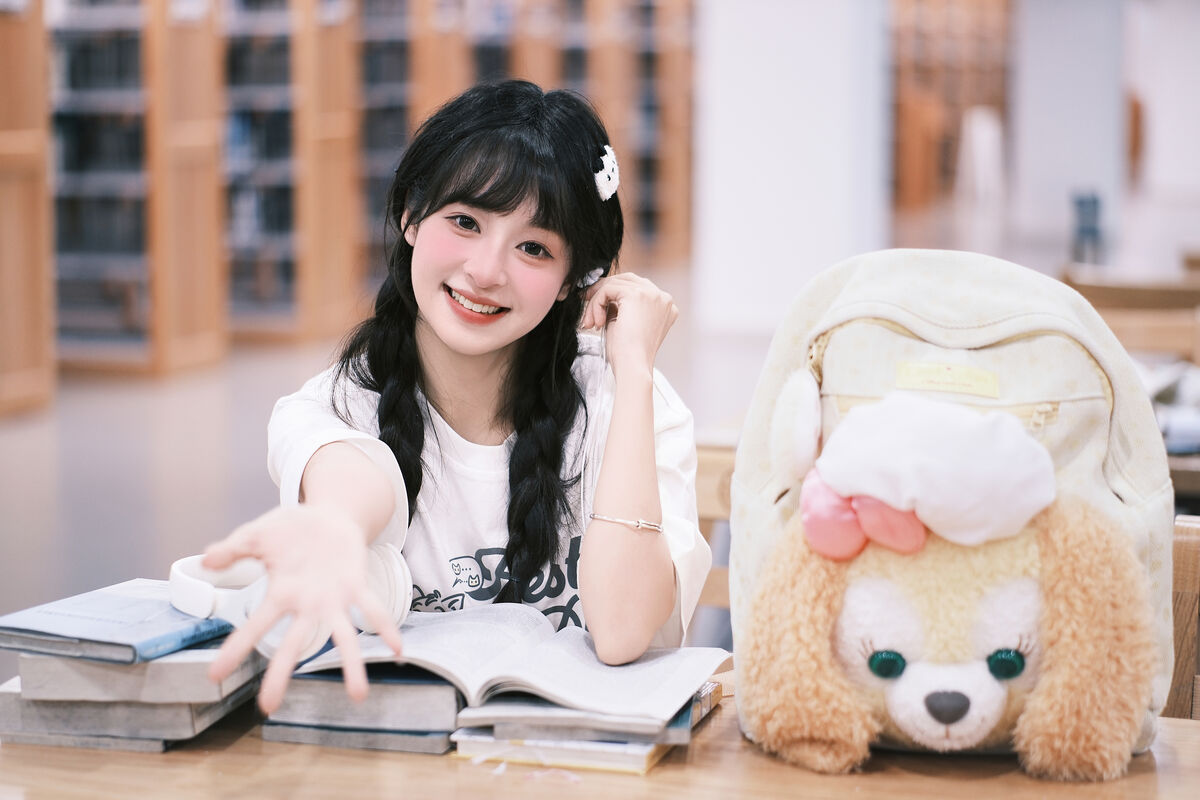 YiTuYu艺图语 Vol.8898 Xia Yu Xiao Nian