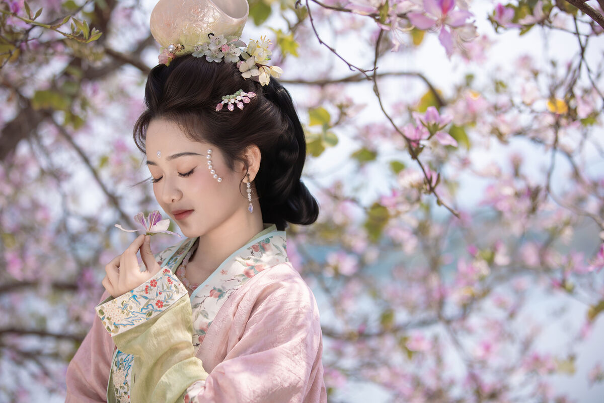 YiTuYu艺图语 Vol.8918 Jiu Shi Jiao Mei Nan A