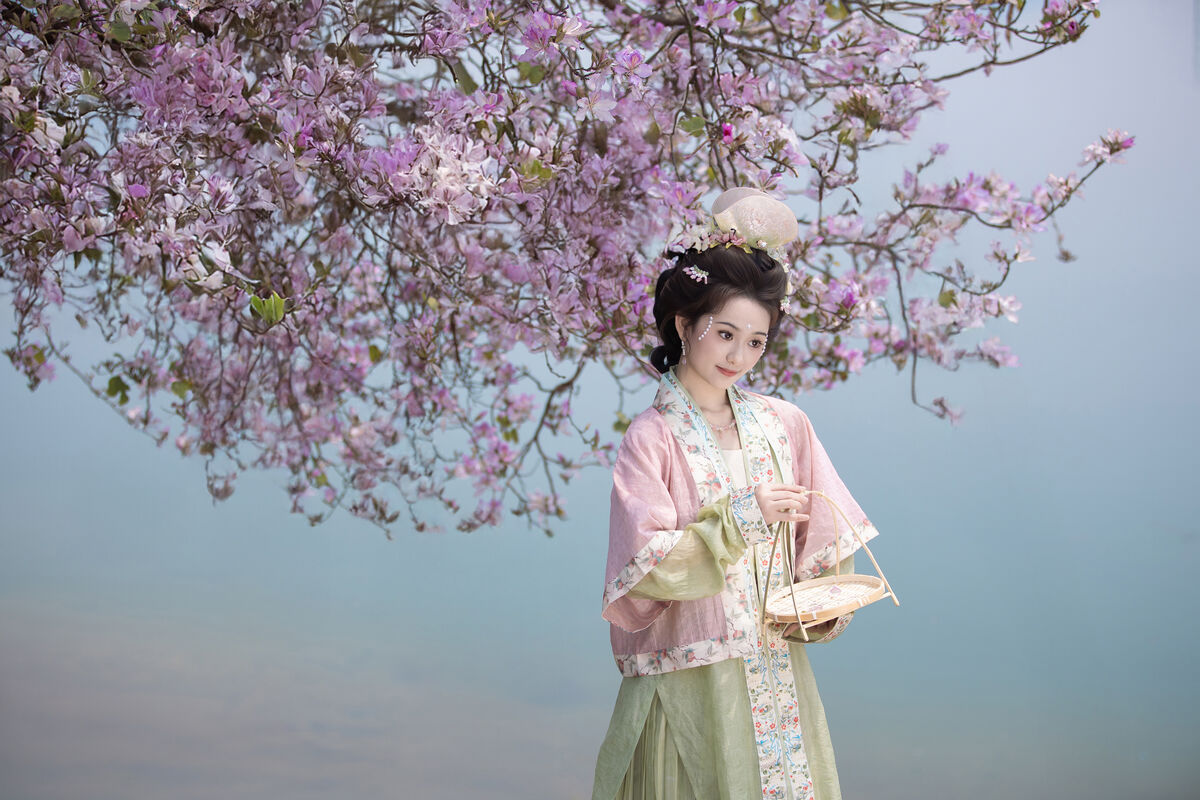 YiTuYu艺图语 Vol.8918 Jiu Shi Jiao Mei Nan A