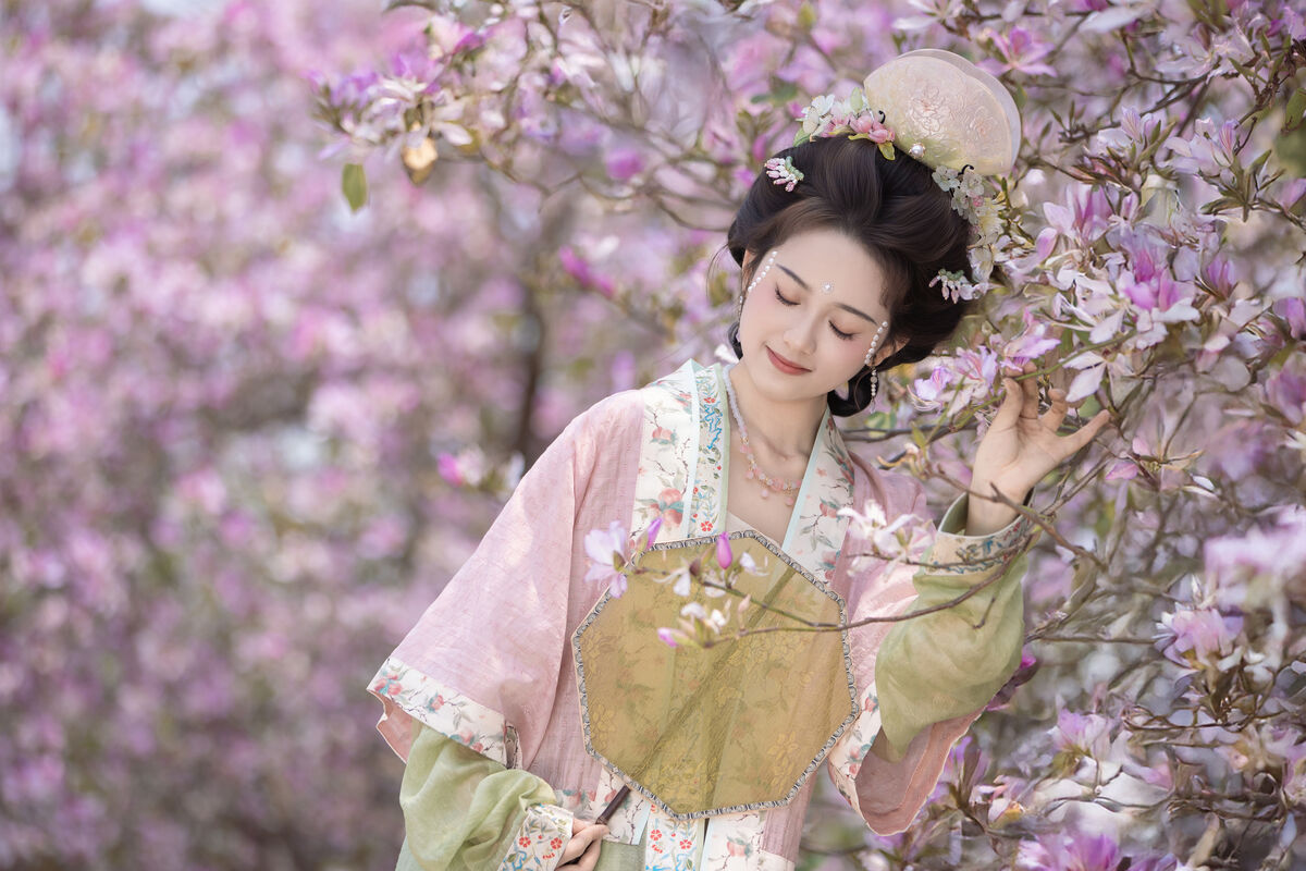 YiTuYu艺图语 Vol.8918 Jiu Shi Jiao Mei Nan A