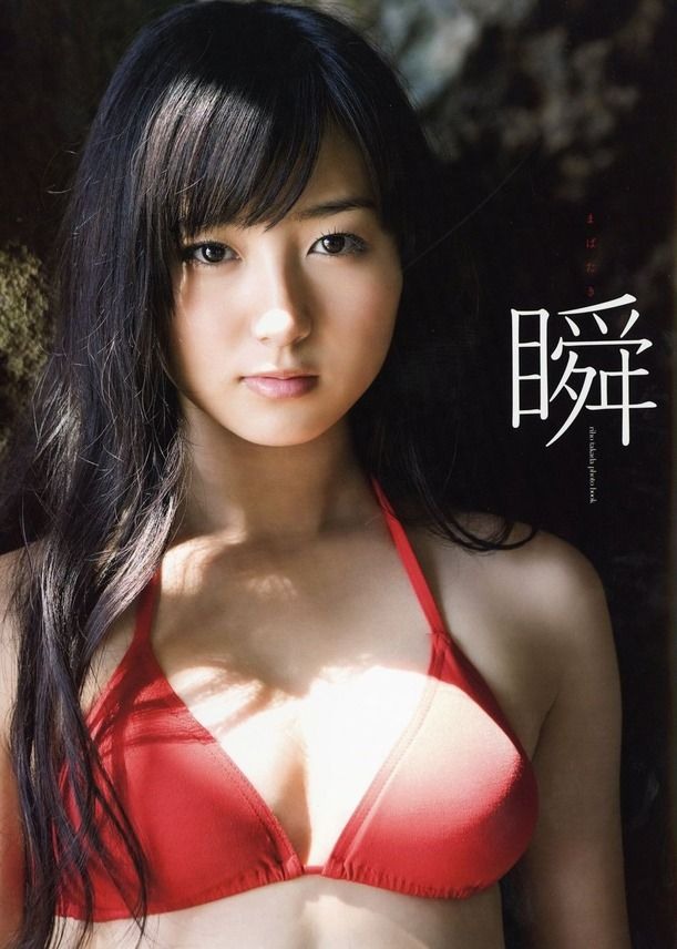 高田里穂 スタイル抜群な水着グラビア画像！