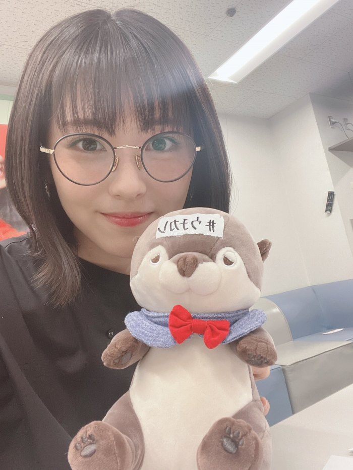 浜辺美波 鬼かわな水着＆浴衣グラビア画像！