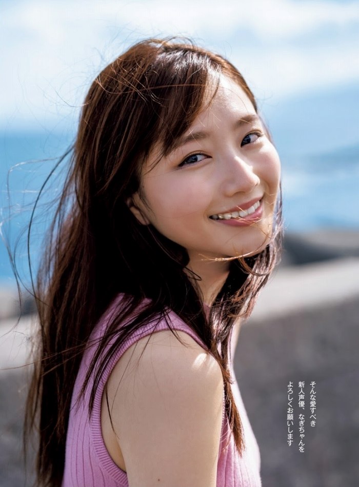 青山なぎさ 激かわな生脚＆タンクトップ画像！