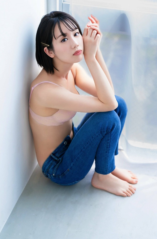 あらた唯 スタイル抜群の水着グラビア画像！