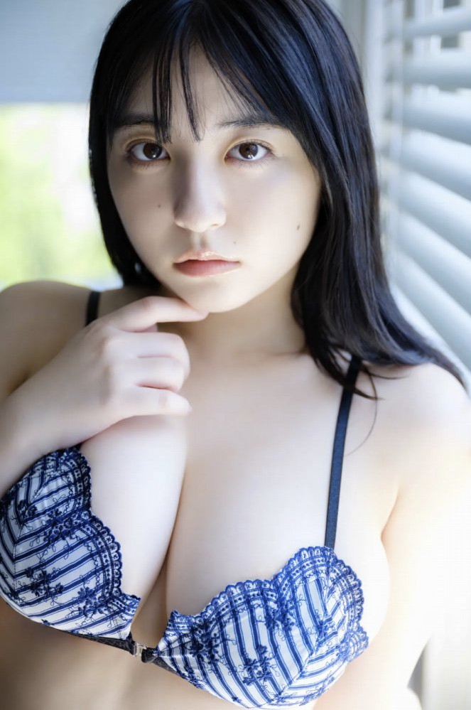 麻倉瑞季 おっぱいが大きい水着グラビア画像！