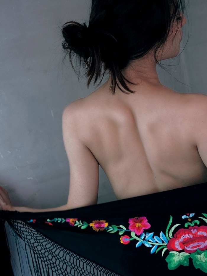 高田里穂 スタイル抜群な水着グラビア画像！