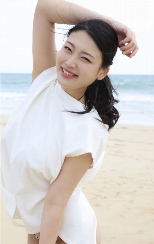 風吹ケイ Iカップバズーカの水着グラビア画像！