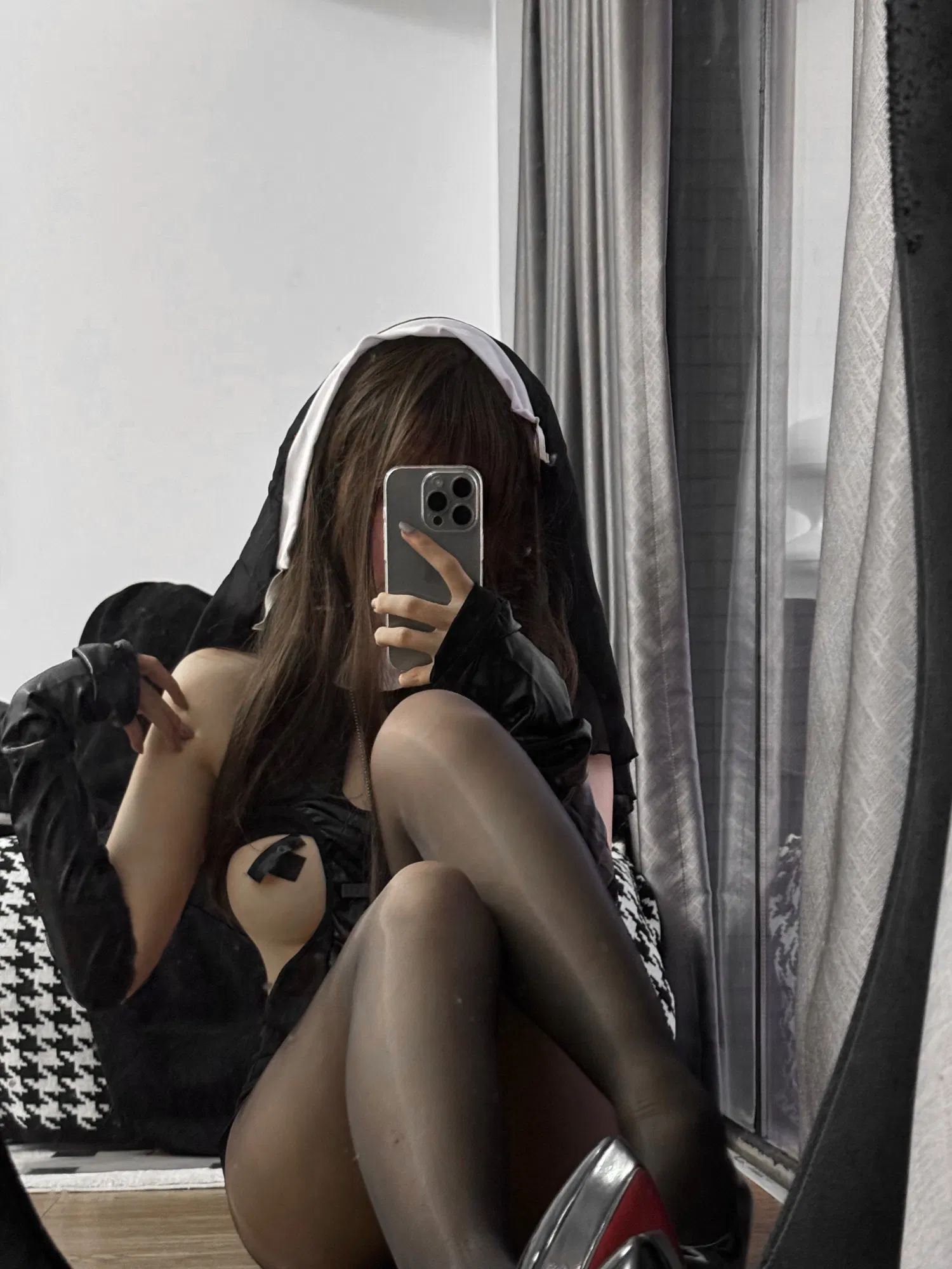 [Cosplay] 阿薰kaOri 偷偷做坏事的修女