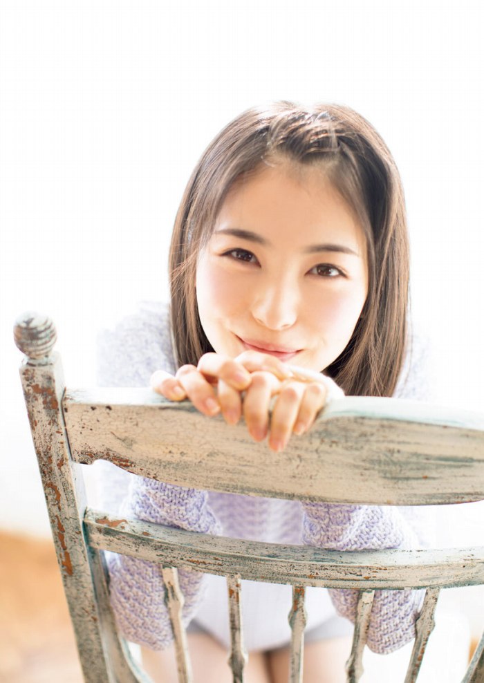 浜辺美波 鬼かわな水着＆浴衣グラビア画像！