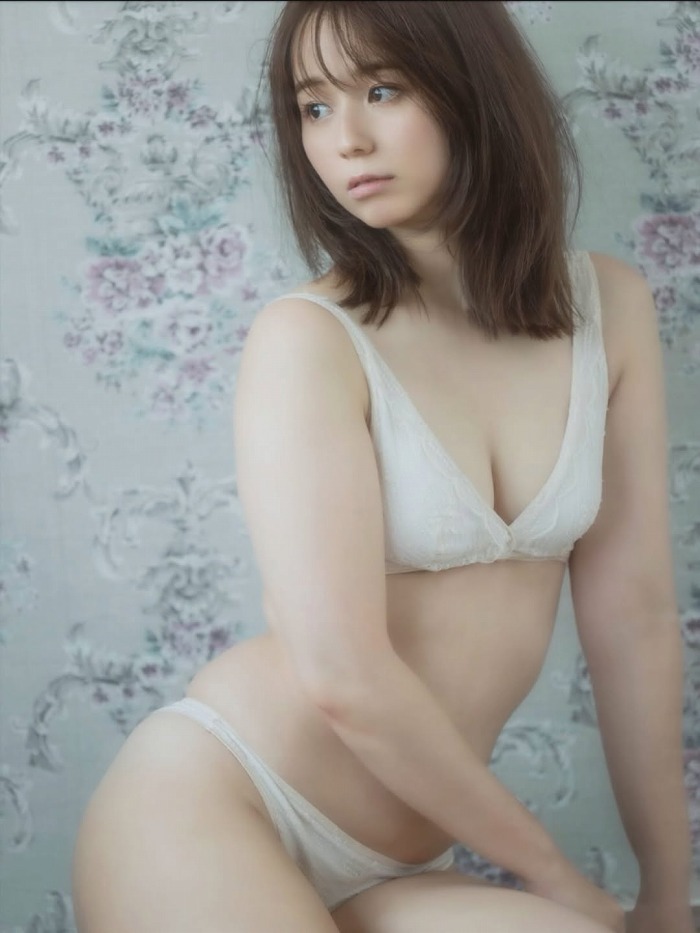 小池里奈 美尻でキュートな水着グラビア画像！