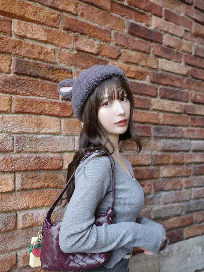 雪平莉左 グラマラス美女の水着グラビア画像！