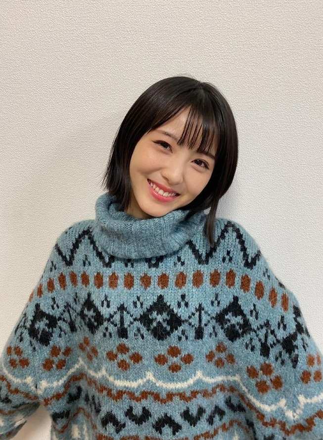 浜辺美波 鬼かわな水着＆浴衣グラビア画像！