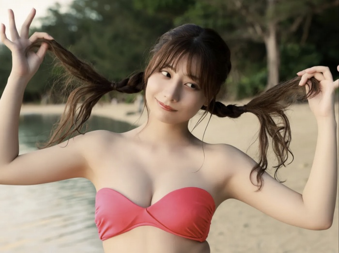 鈴木優香 ちょっと脱ぎすぎ水着グラビア画像！