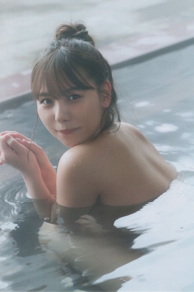 本郷柚巴 まぶしいボインの水着グラビア画像！