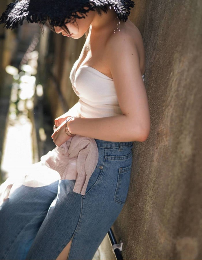 あまつまりな 脱ぎすぎ水着＆下着グラビア画像！