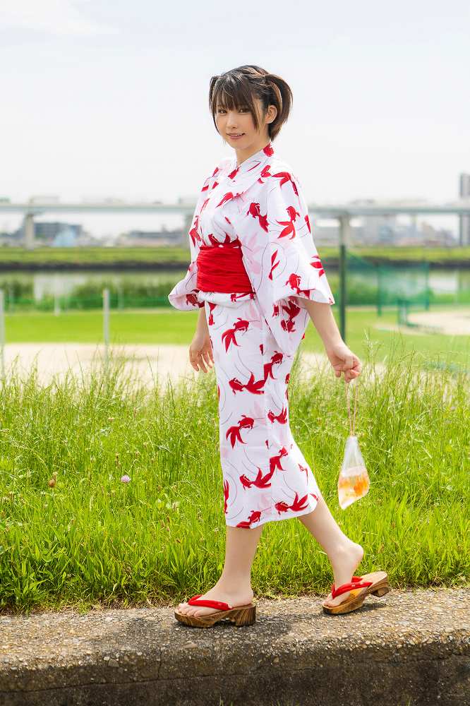 えなこ めっちゃかわいい水着グラビア画像！