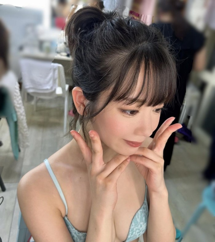 あらた唯 スタイル抜群の水着グラビア画像！