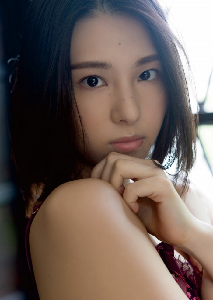 相楽伊織 けっこうボインな水着グラビア画像！