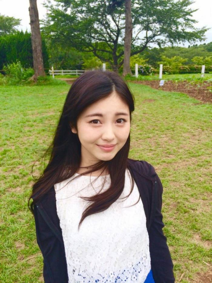 浜辺美波 鬼かわな水着＆浴衣グラビア画像！