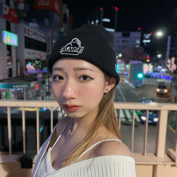 うらら 小顔美女の下着＆水着グラビア画像！