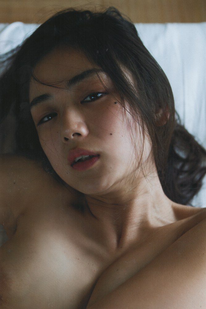 片山萌美 濡れ場ヌード＆水着グラビア画像！
