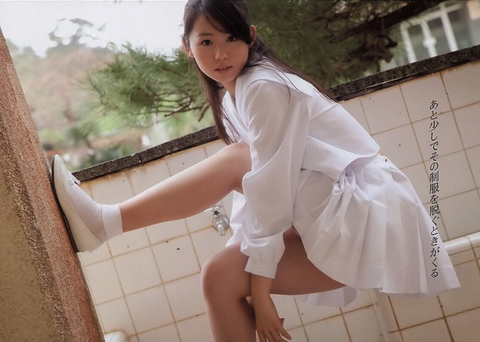 小池里奈 美尻でキュートな水着グラビア画像！