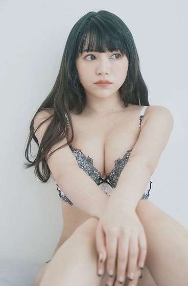 鈴木聖 Fカップが凄い水着＆下着グラビア画像！