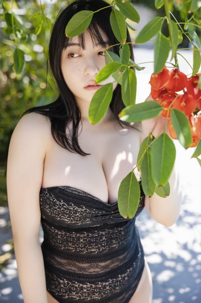 麻倉瑞季 おっぱいが大きい水着グラビア画像！