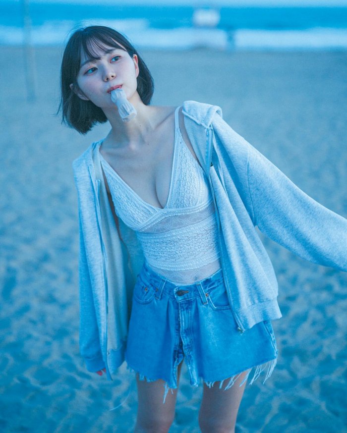 いけちゃん 細身でEカップの水着グラビア画像！