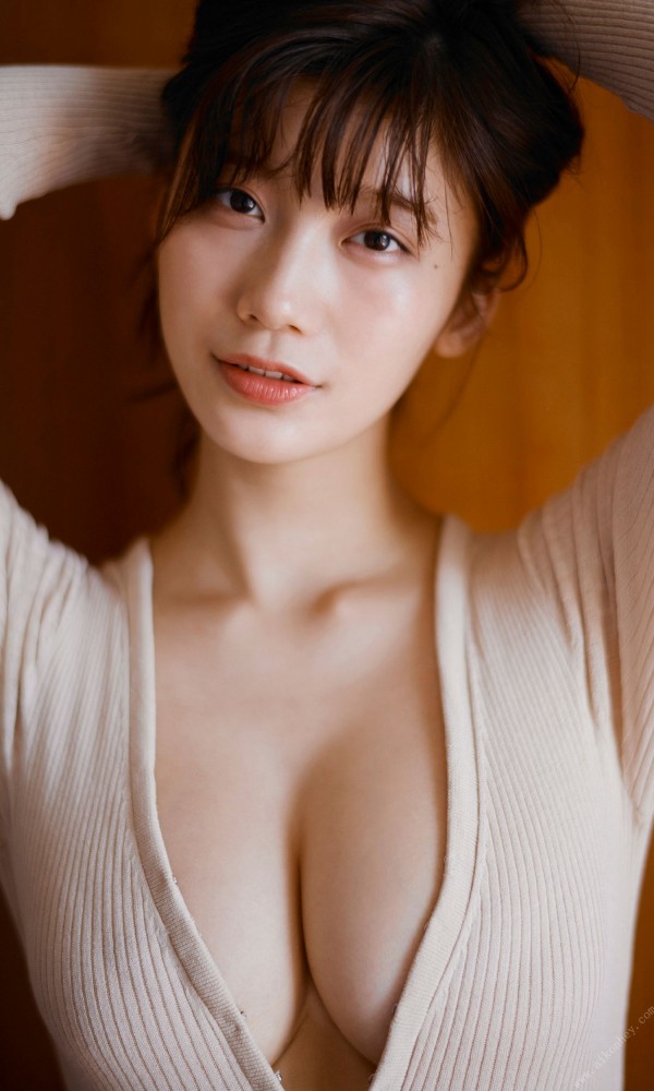 小倉ゆうか 激かわボインの水着グラビア画像！