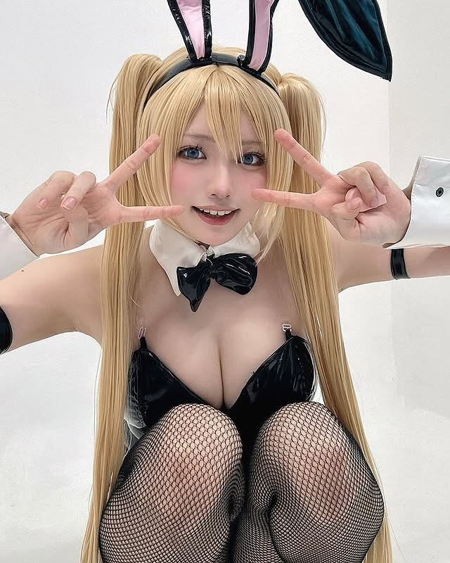 小倉あずさ 巨乳レイヤーの水着グラビア画像！