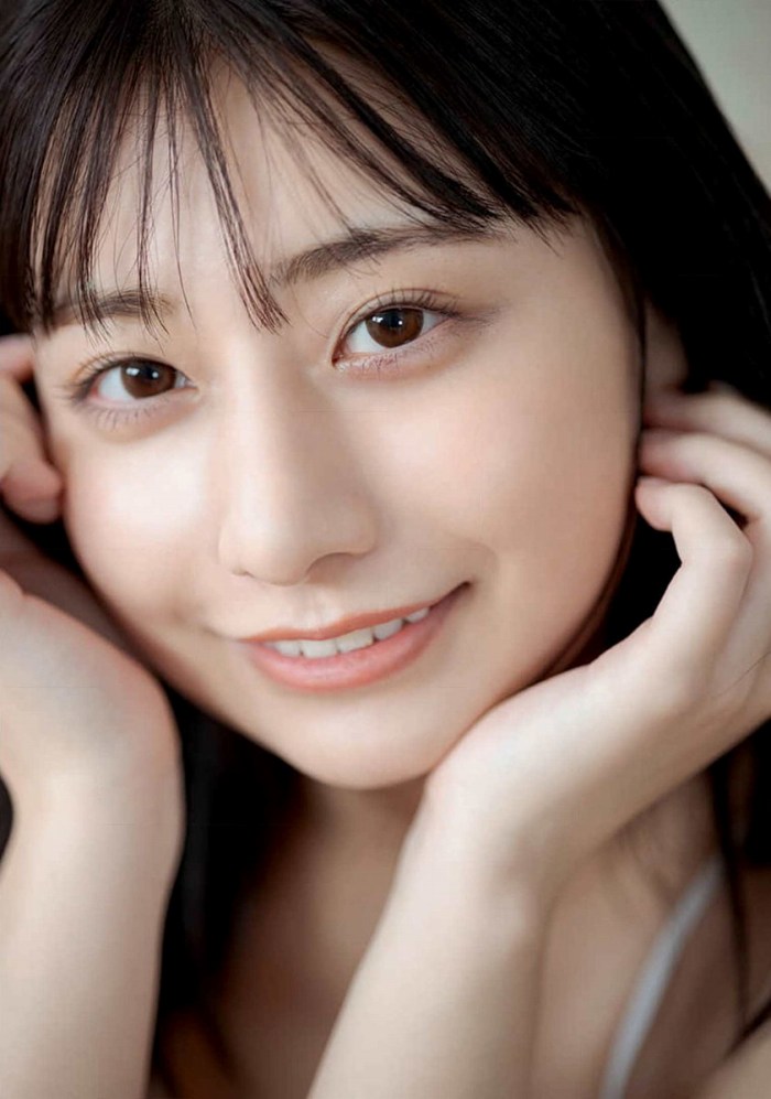 鈴木優香 ちょっと脱ぎすぎ水着グラビア画像！